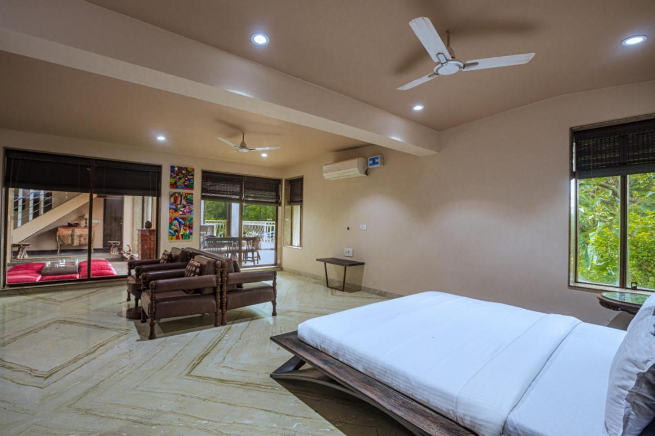 Saffronstays Aura, Alibaug - Luxury Pool Villa With A Game Room And Spacious Lawn آليباغ المظهر الخارجي الصورة