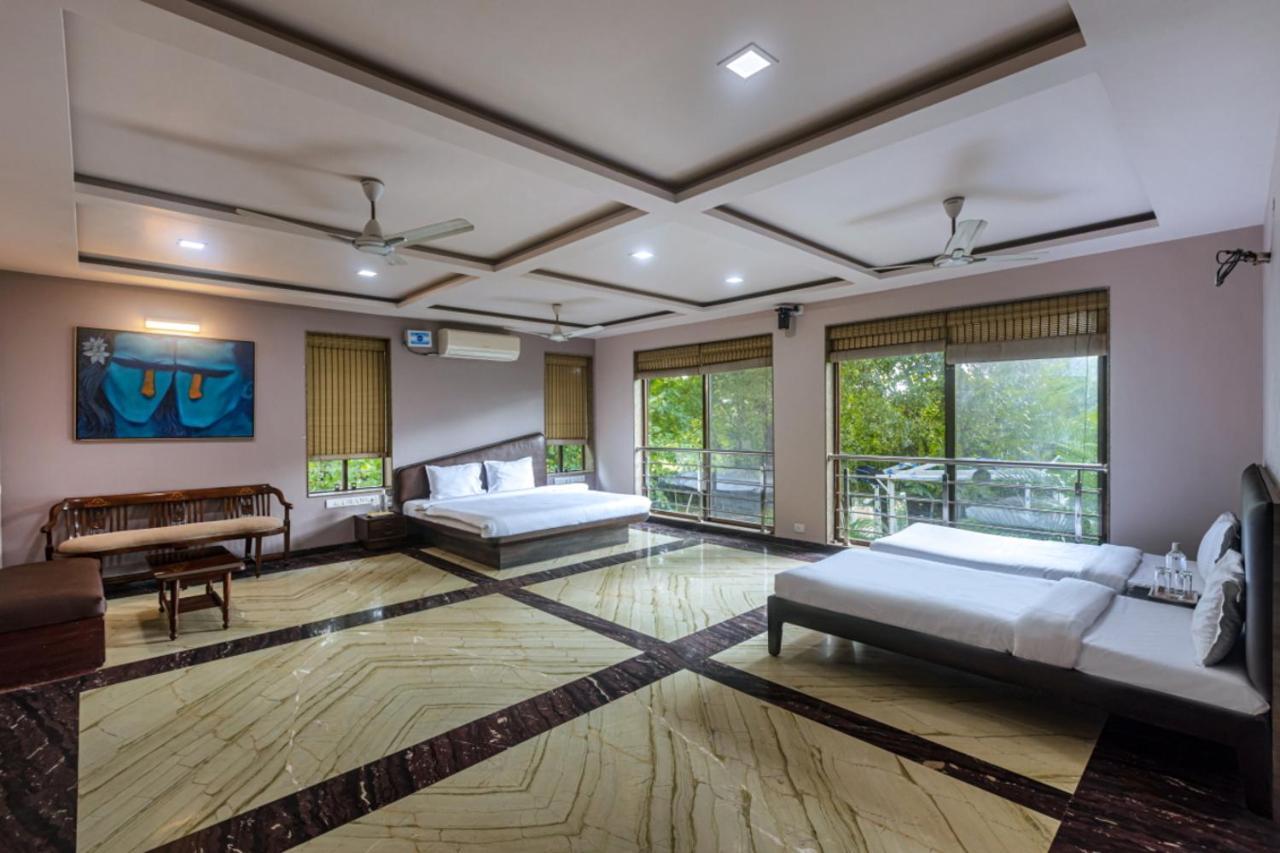 Saffronstays Aura, Alibaug - Luxury Pool Villa With A Game Room And Spacious Lawn آليباغ المظهر الخارجي الصورة