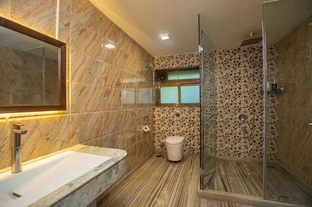 Saffronstays Aura, Alibaug - Luxury Pool Villa With A Game Room And Spacious Lawn آليباغ المظهر الخارجي الصورة