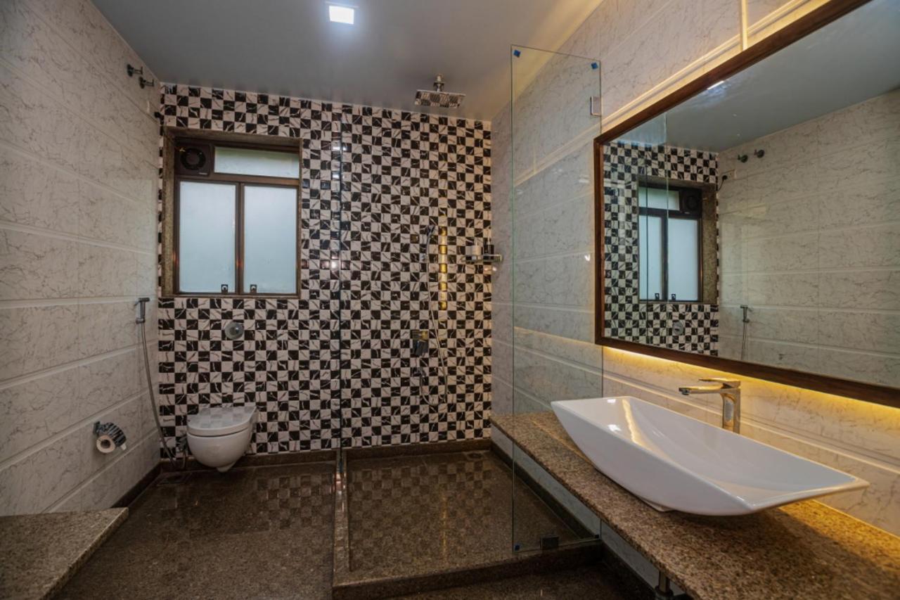 Saffronstays Aura, Alibaug - Luxury Pool Villa With A Game Room And Spacious Lawn آليباغ المظهر الخارجي الصورة