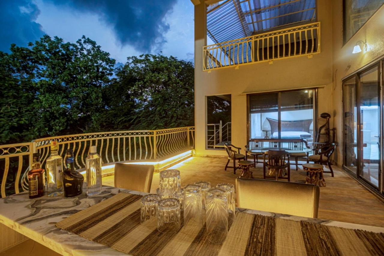 Saffronstays Aura, Alibaug - Luxury Pool Villa With A Game Room And Spacious Lawn آليباغ المظهر الخارجي الصورة